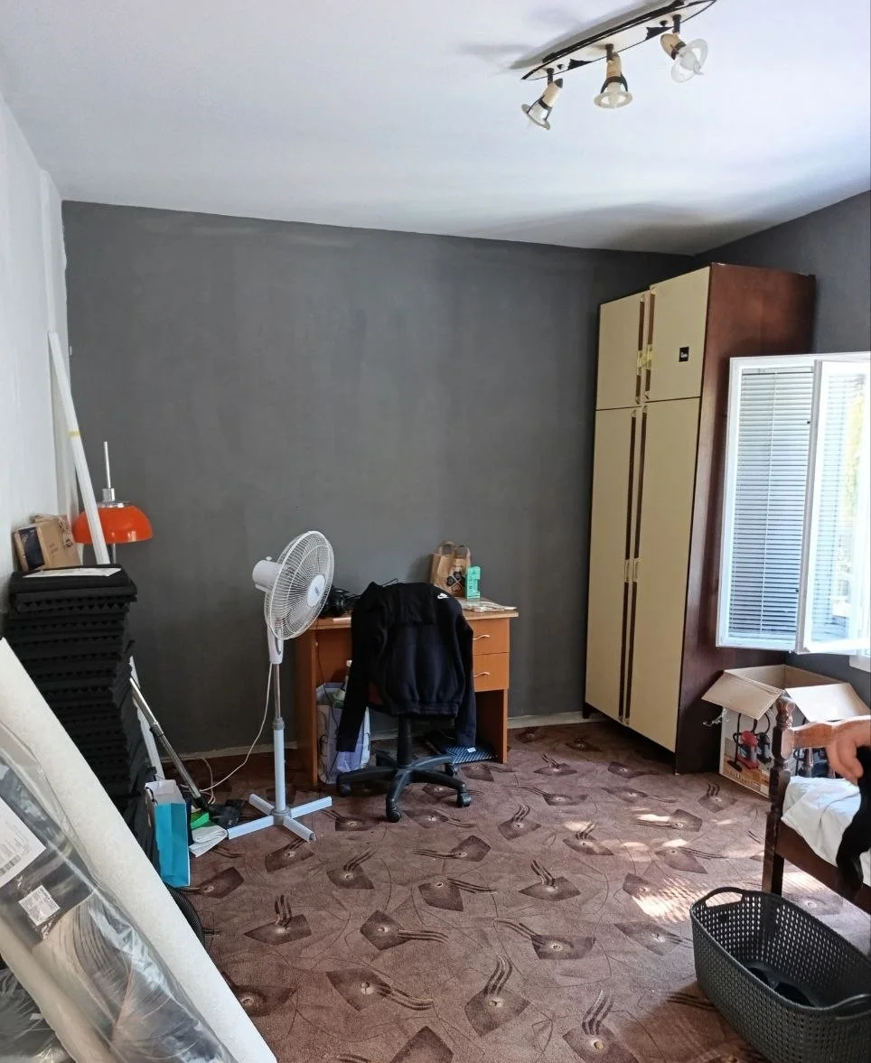 Дом с гаражом и большим участком в городе Бечей. 40 км от Нови Сада.
