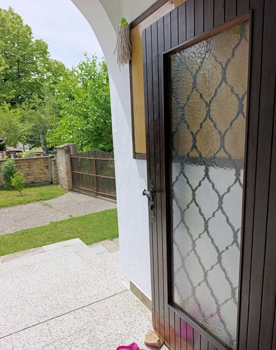 Кирпичный жилой с помещением под офис в городе Бечей. 40 км от Нови Сада.