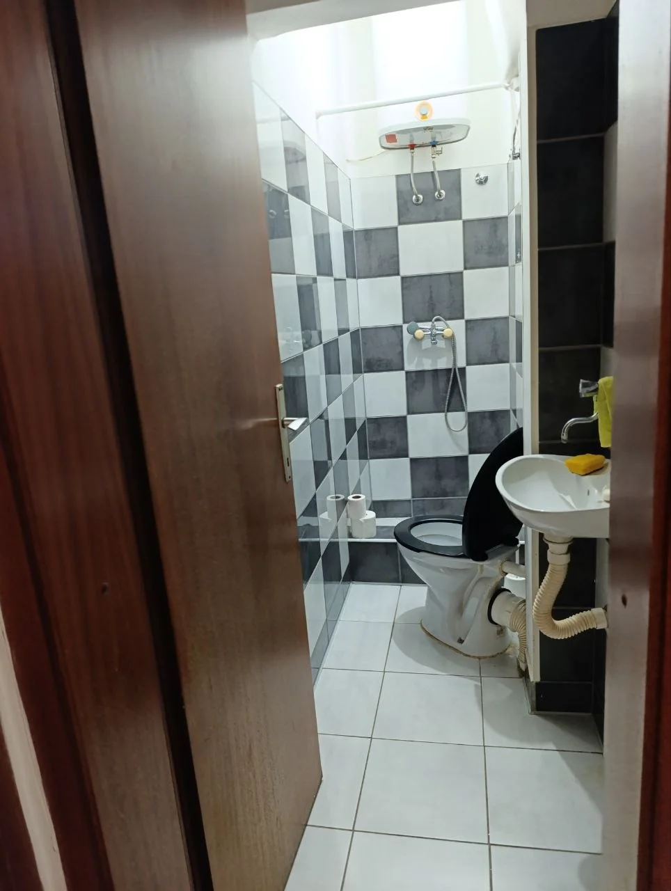 Кирпичный жилой с помещением под офис в городе Бечей. 40 км от Нови Сада.