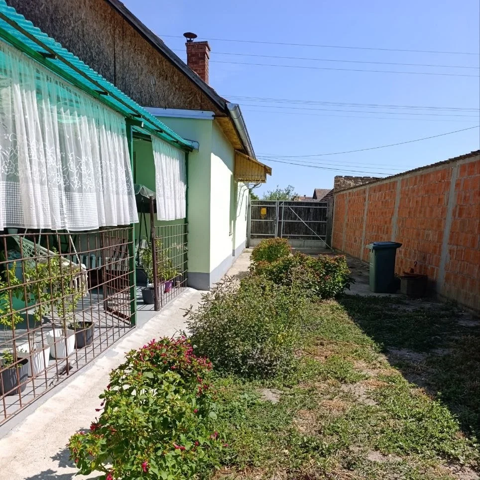 Дом для большой семьи в городе. 40 км от Нови Сада.