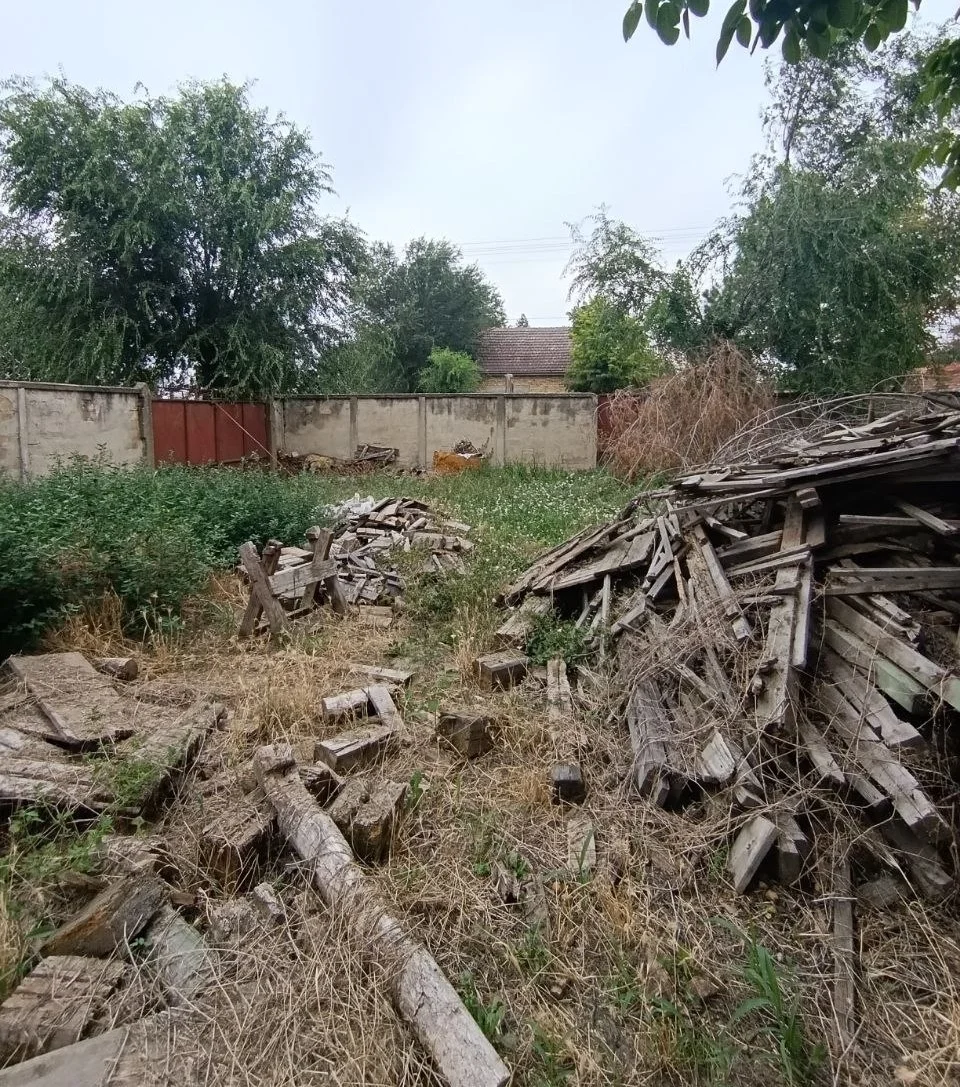 Большой дом с магазином. 50 км от Нови Сада.
