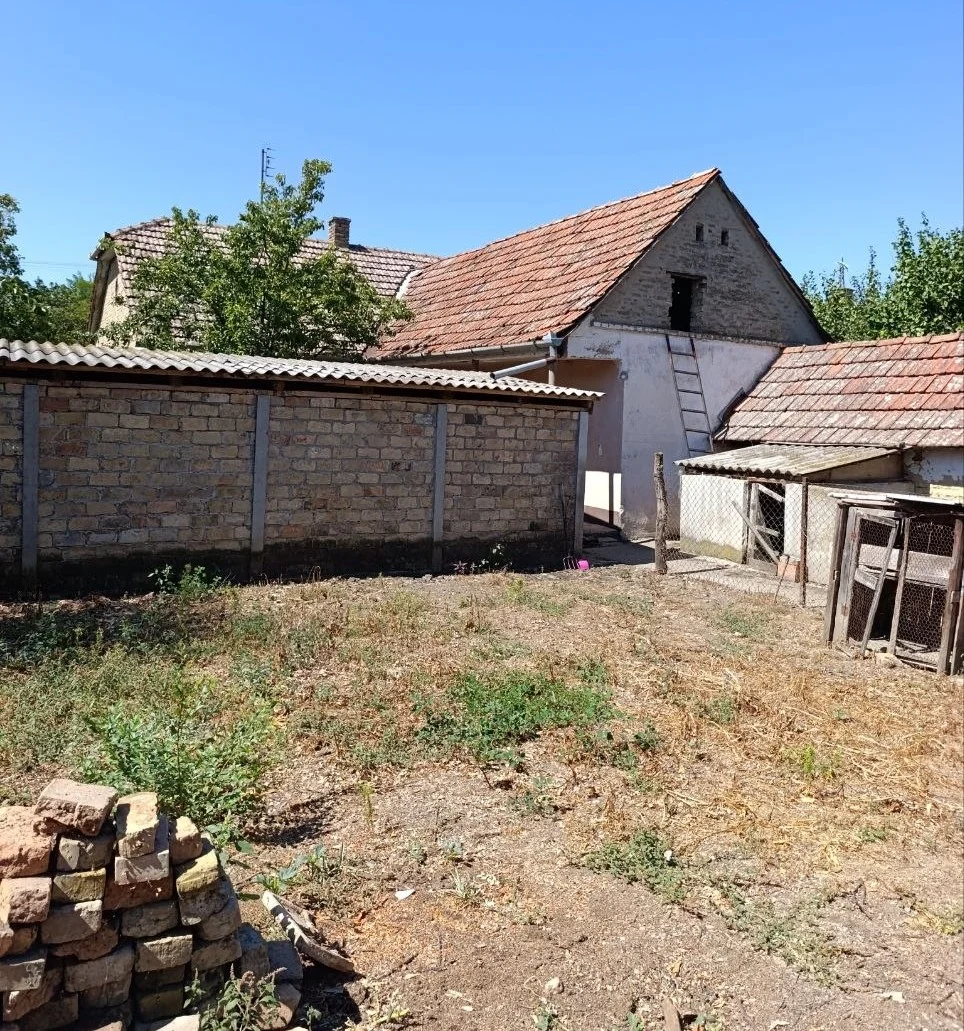 Неплохой дом под дачу/ВНЖ /проживание. 50 км от Нови Сада.