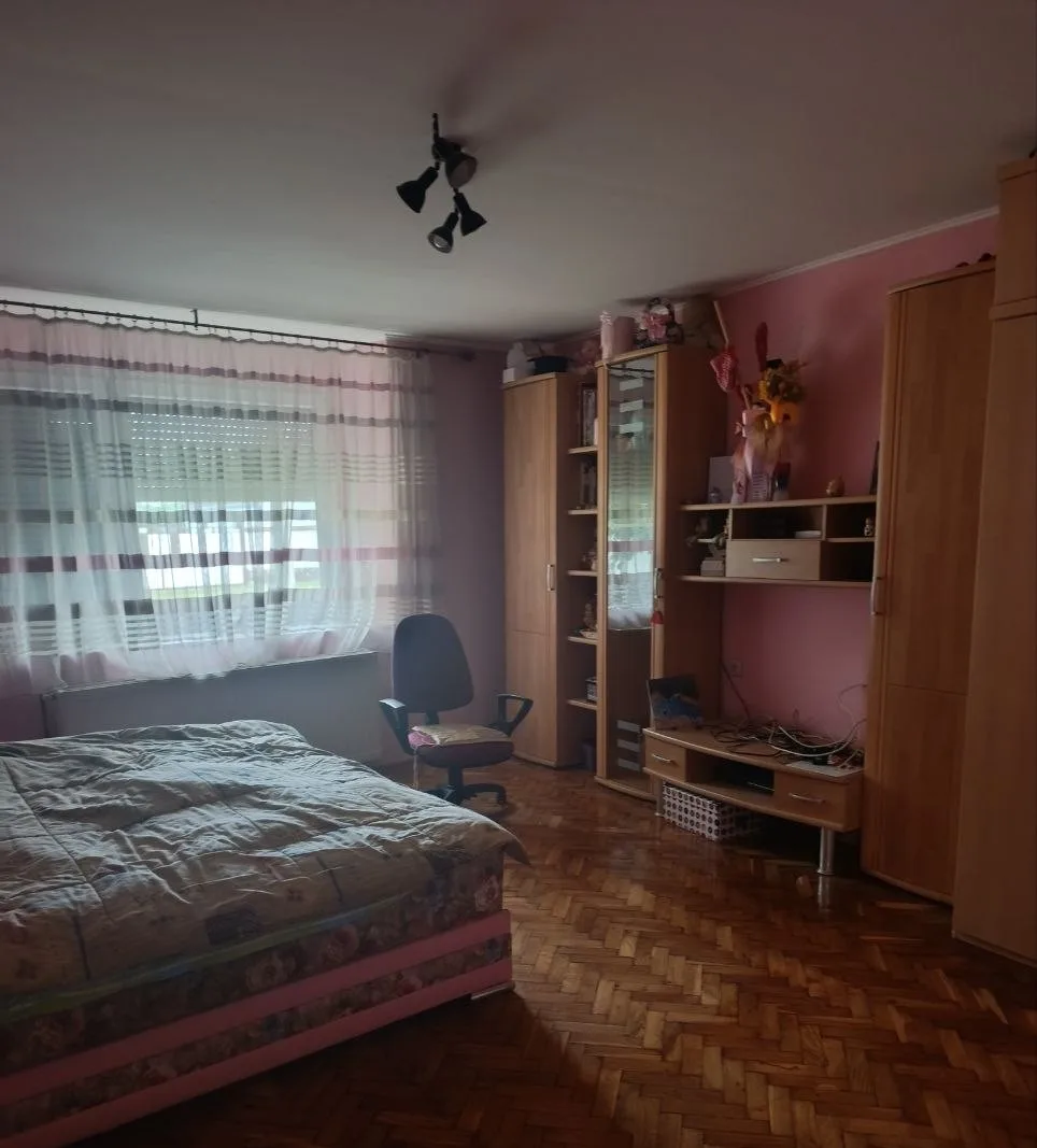 Большой кирпичный дом с мебелью и техникой. 50 км от Нови Сада. 18 км от Бачка Топола.