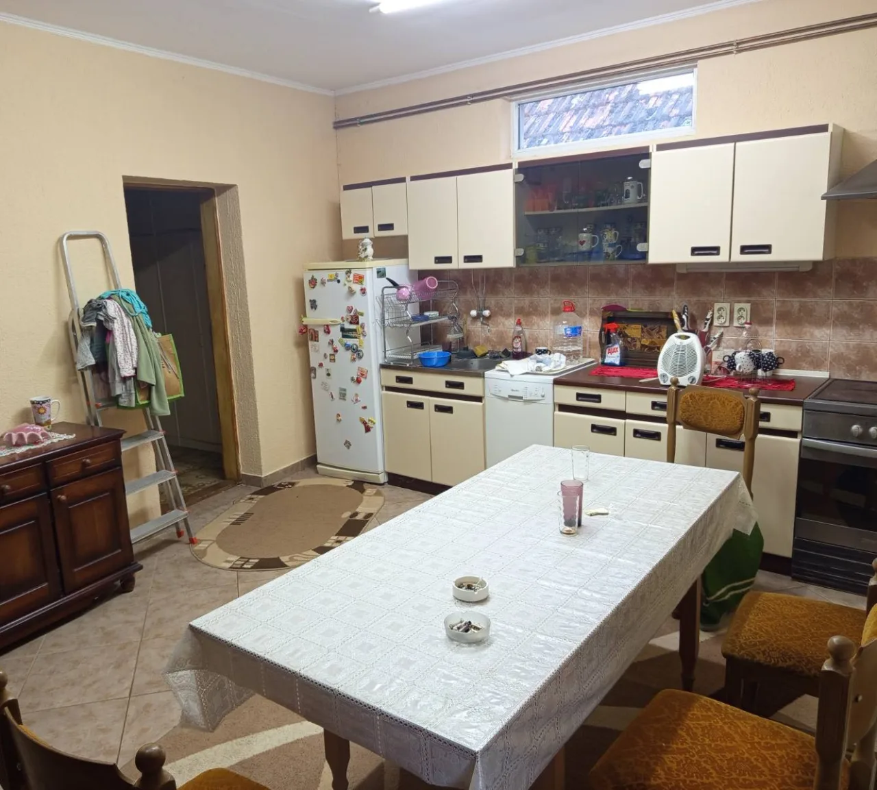 Большой кирпичный дом с мебелью и техникой. 50 км от Нови Сада. 18 км от Бачка Топола.