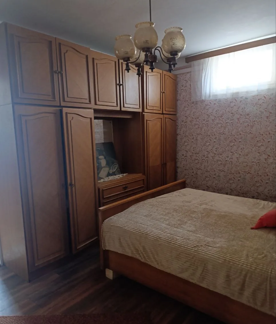 Крепкий кирпичный дом. 35 км от Нови Сада
