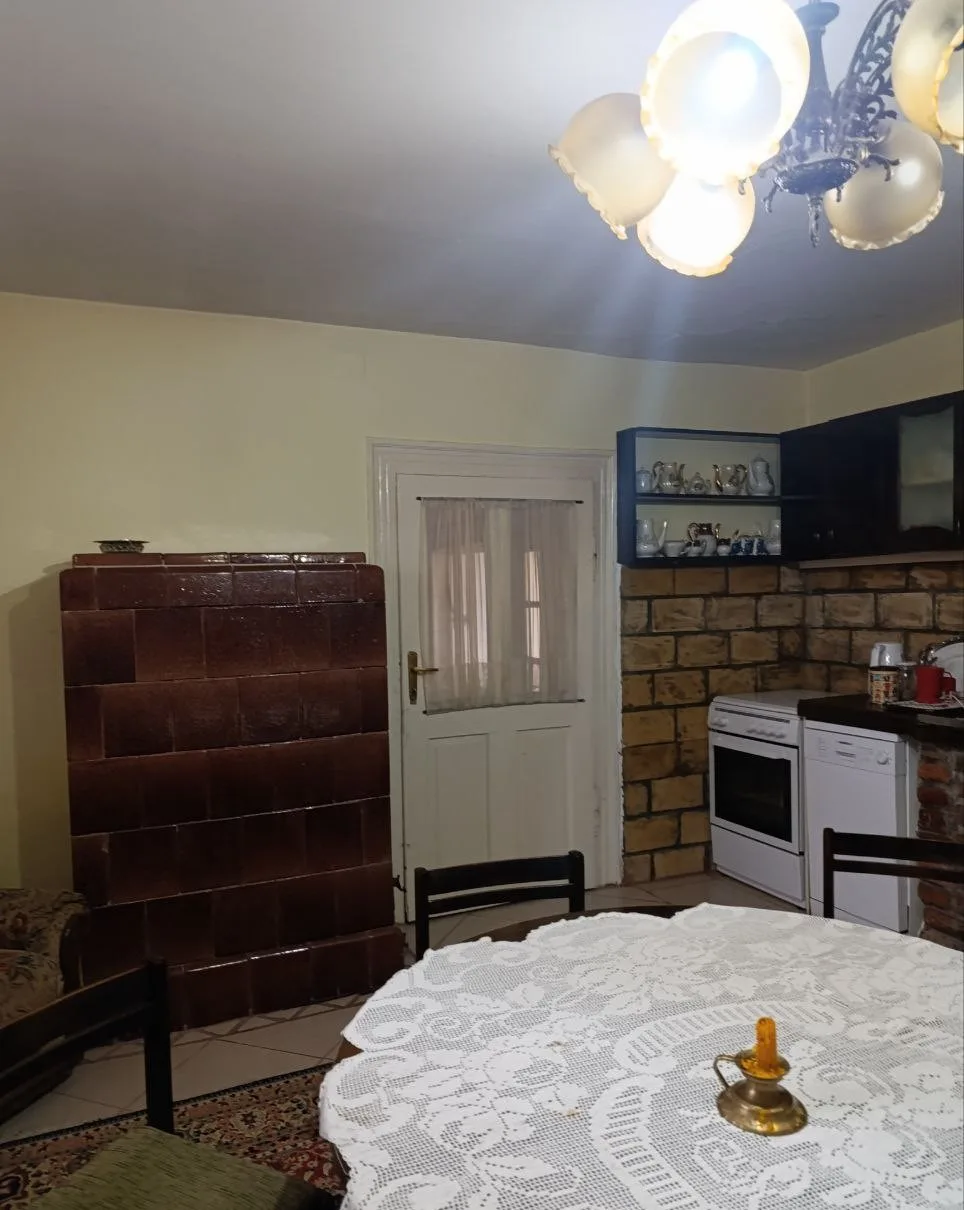 Крепкий кирпичный дом. 35 км от Нови Сада