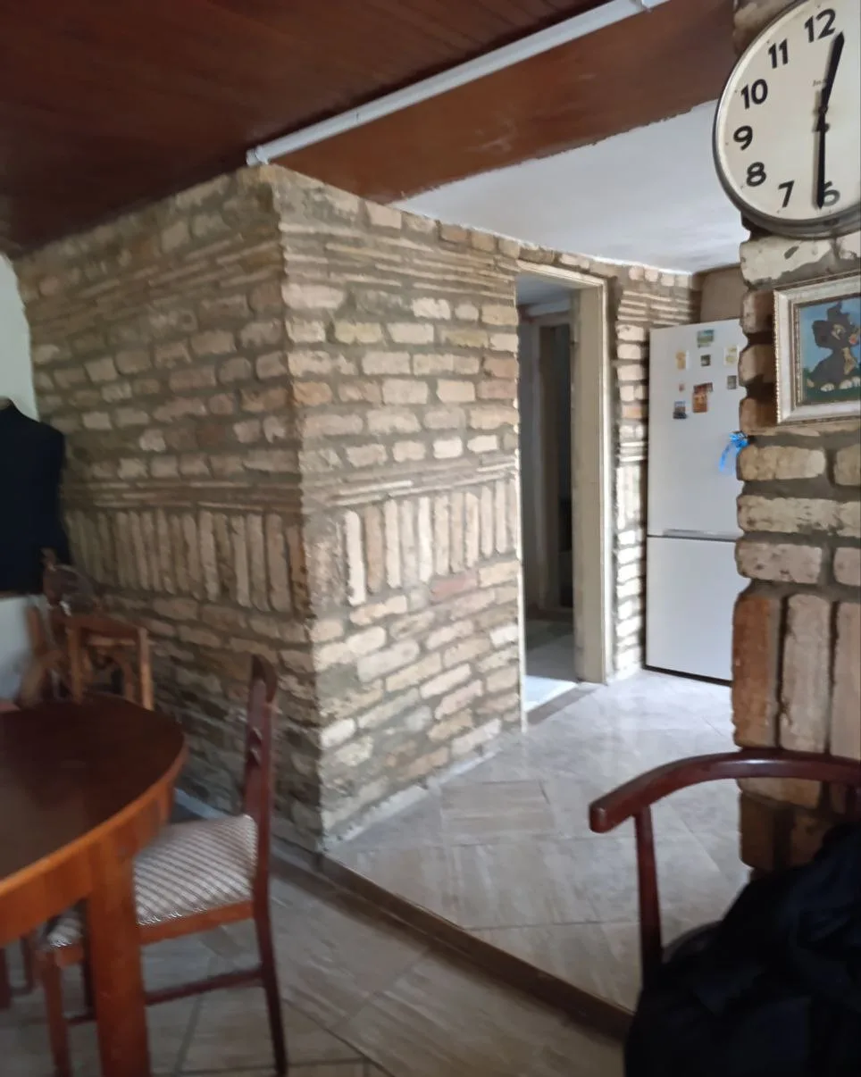 Крепкий кирпичный дом. 35 км от Нови Сада